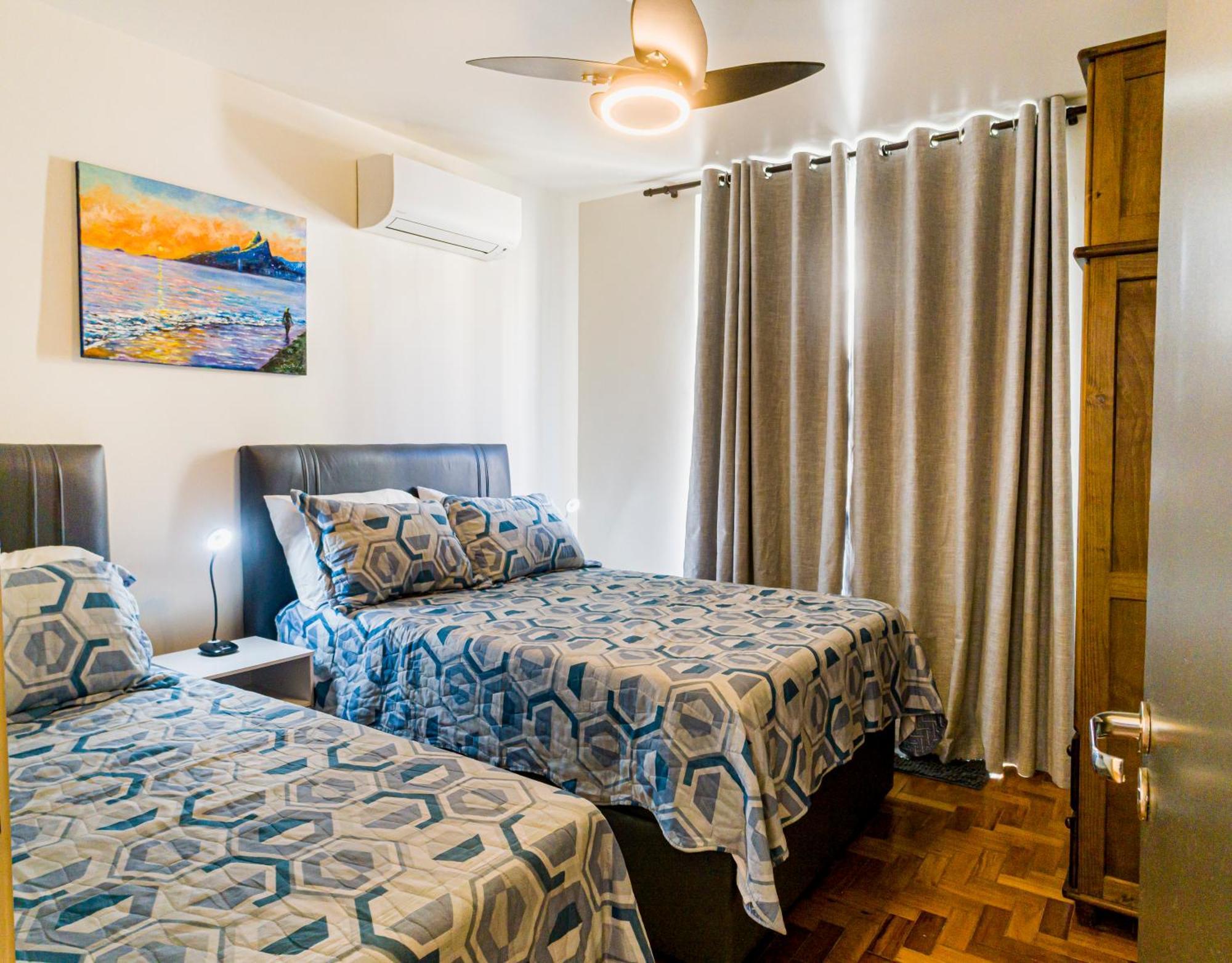 Apartemen Copacabana Todo Reformado, 3 Quartos, 2 Banheiros, Varanda, 6 Camas, No Posto 6, Proximo Arpoador E Ipanema Pauloangerami Rp144