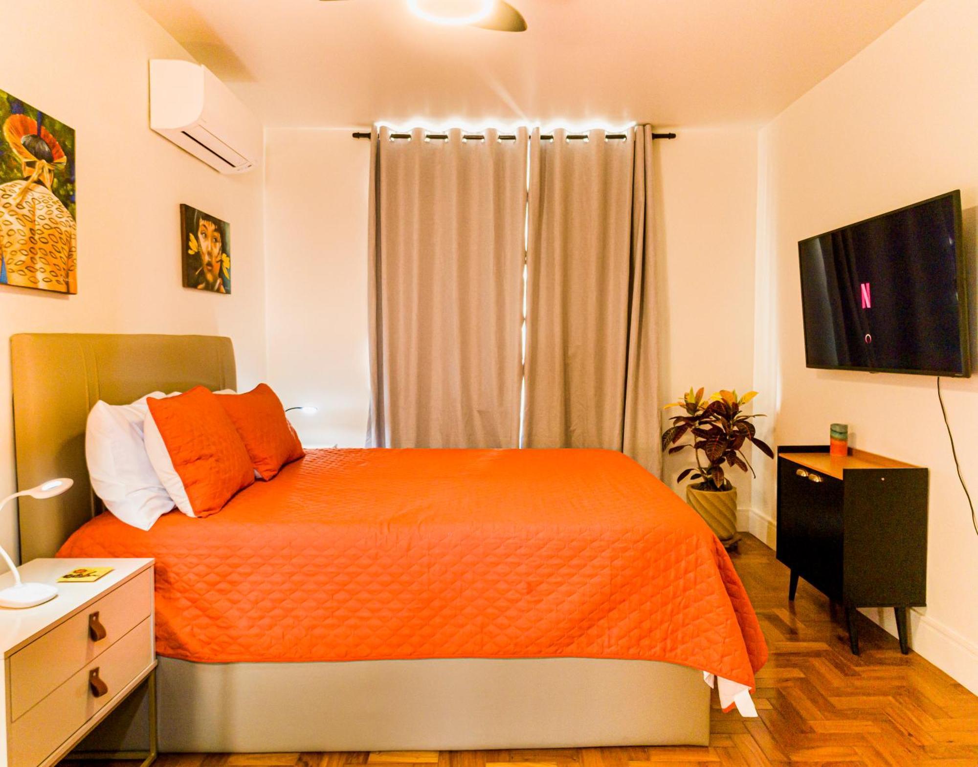 Apartemen Copacabana Todo Reformado, 3 Quartos, 2 Banheiros, Varanda, 6 Camas, No Posto 6, Proximo Arpoador E Ipanema Pauloangerami Rp144