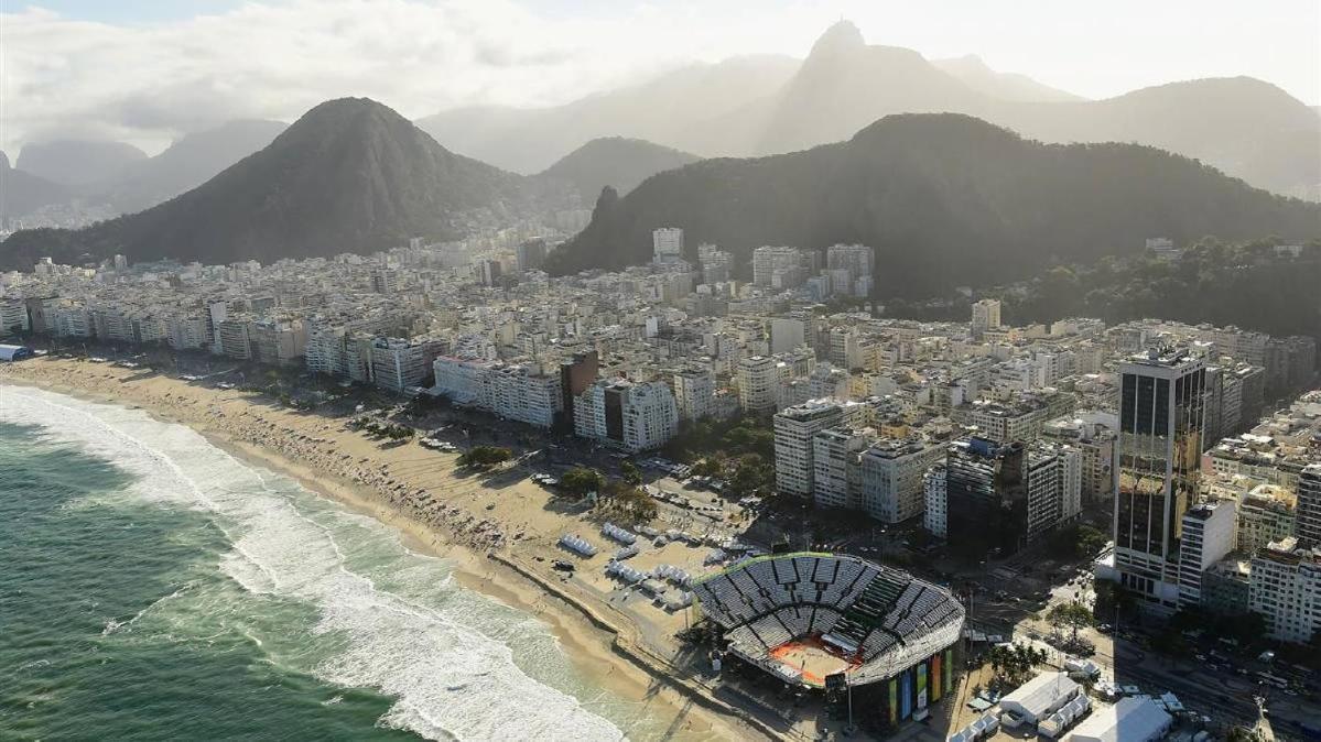 Copacabana Todo Reformado, 3 Quartos, 2 Banheiros, Varanda, 6 Camas, No Posto 6, Proximo Arpoador E Ipanema Pauloangerami Rp144 Apartemen
